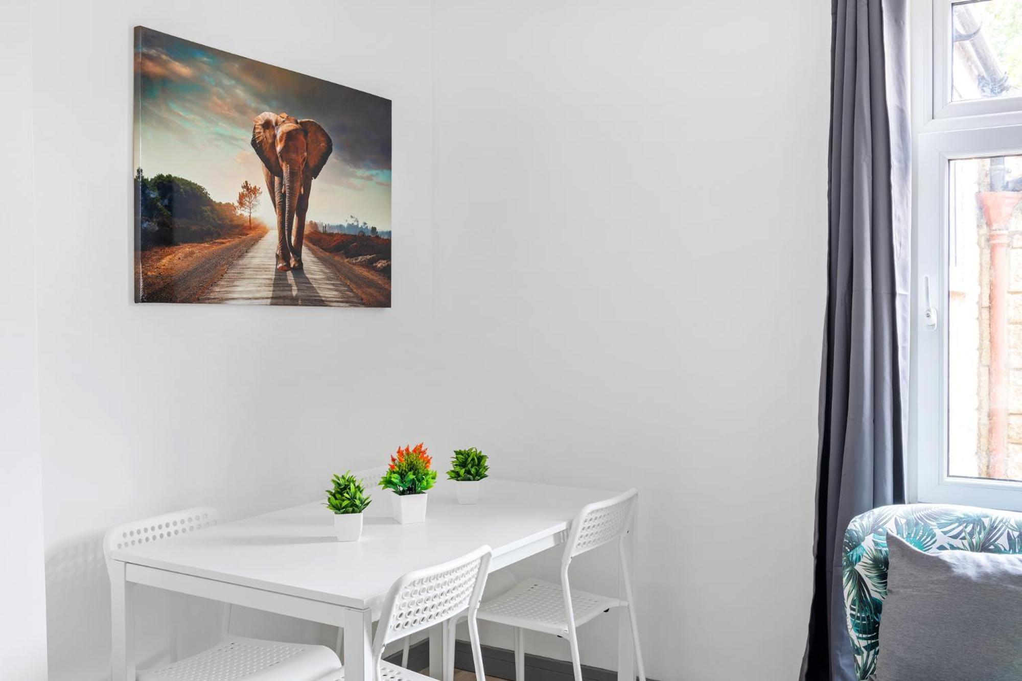 Stanion Luxurious 3 Bedroom Modern House Northamptonshire, Double, Twins, Single, Free Parking, Free Wi-Fi, Pets, Up To 8 Sleeps, 4 Smart Tvs Корбі Екстер'єр фото